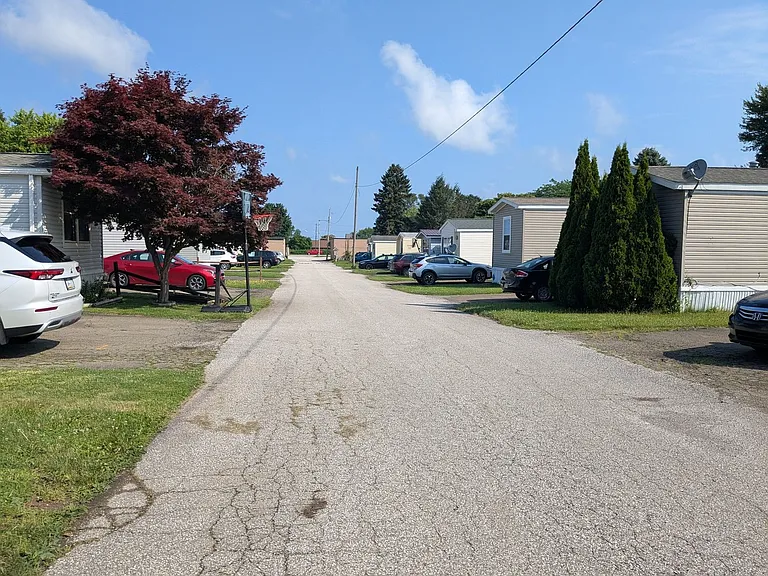 2730 Ganzer Ln — Photo 3