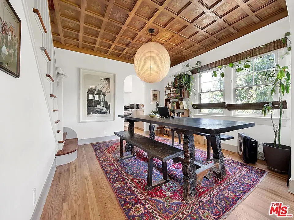 2 bed, 1000 sqft, $4,400 — Photo 3