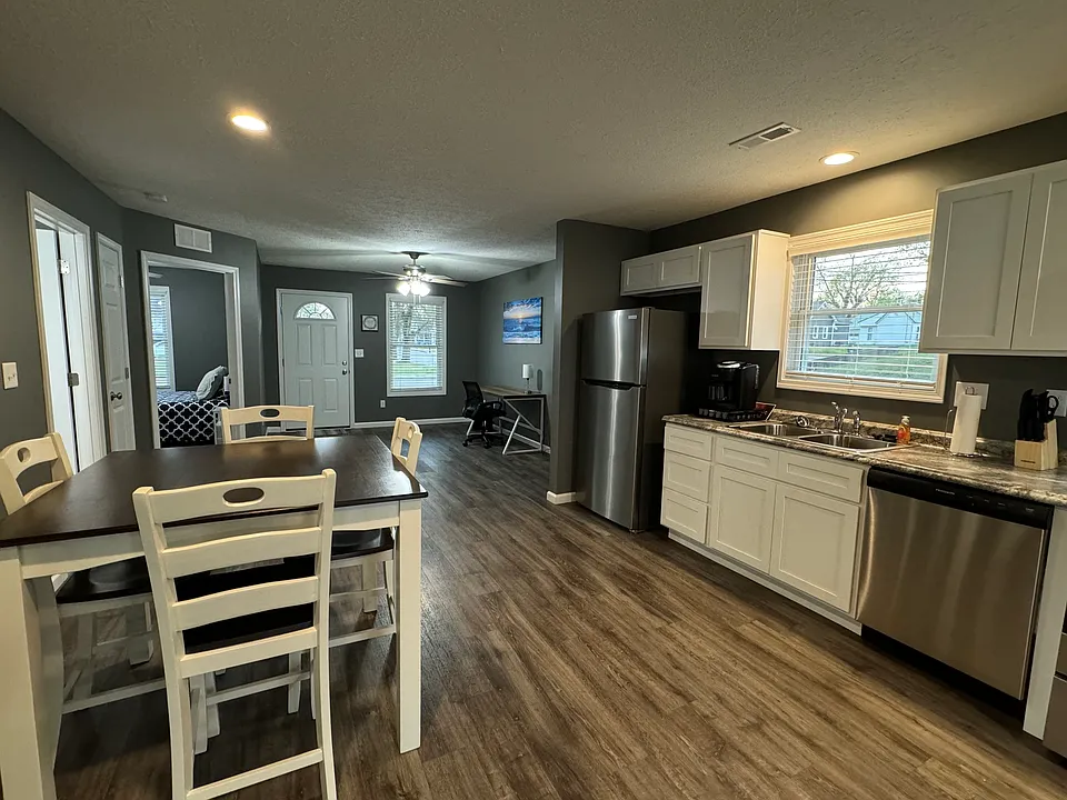 269 W Broadway St #269