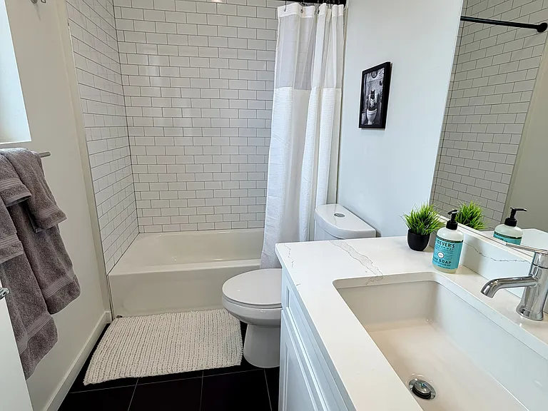 1068 Balsam St — Photo 9