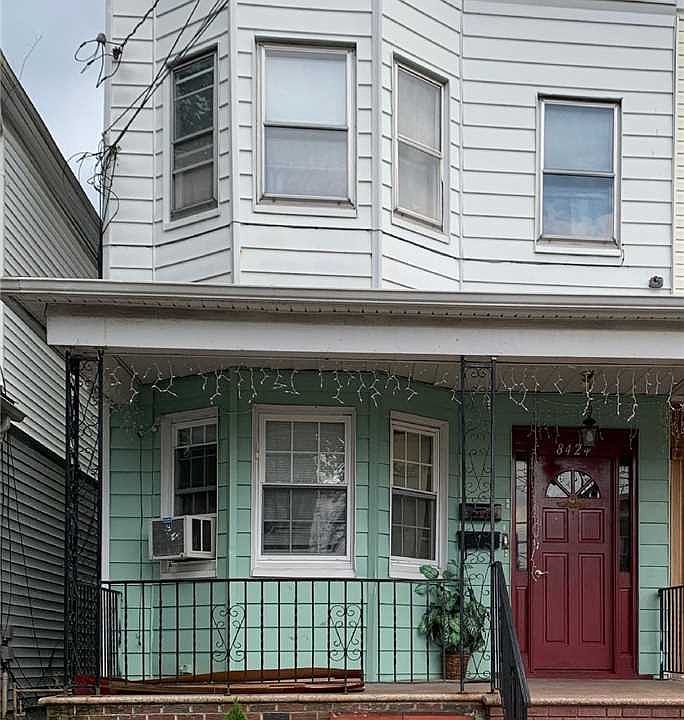 1st image of 8424 102nd St