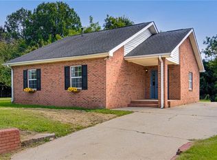 2202 E Green Dr, High Point, NC 27260