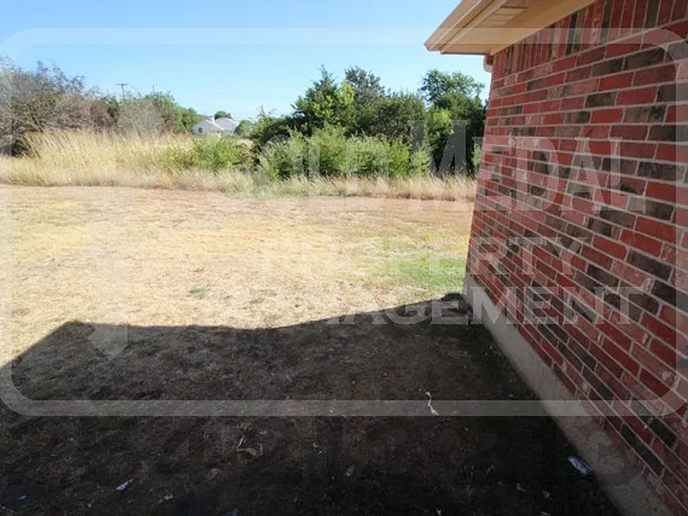 1103 Lansberry Ct — Photo 17