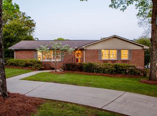 1865 Montclaire Dr, Vestavia Hills, AL 35216