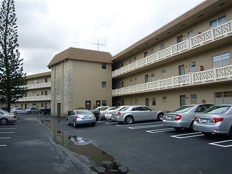 4th image of 4805 NW 35th St APT 616