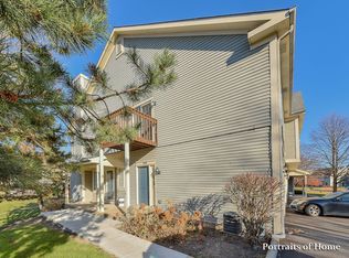 17 Windsor Cir UNIT D, South Elgin, IL 60177