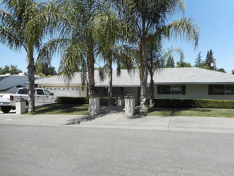 1st image of 4927 Hollycrest Way