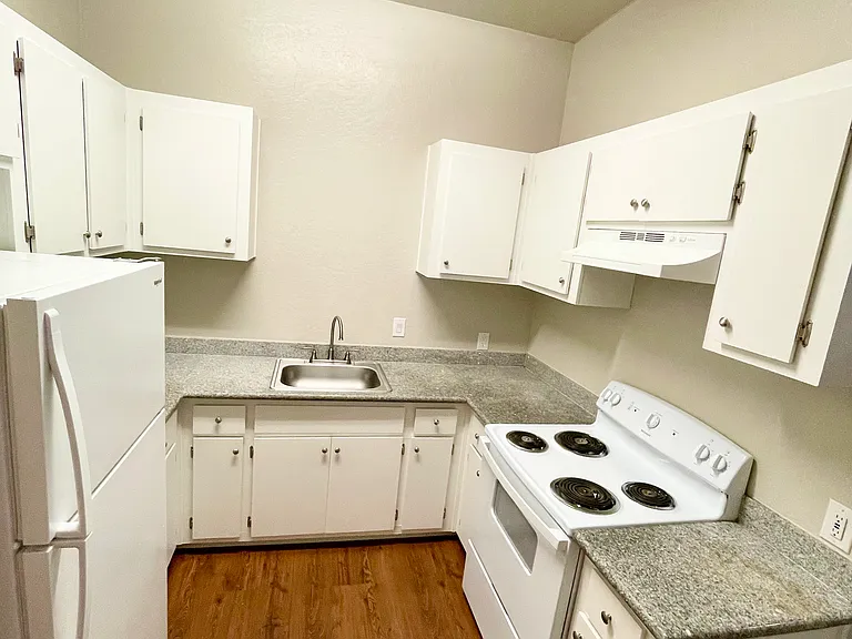 1337 N Madison St #8 — Photo 1