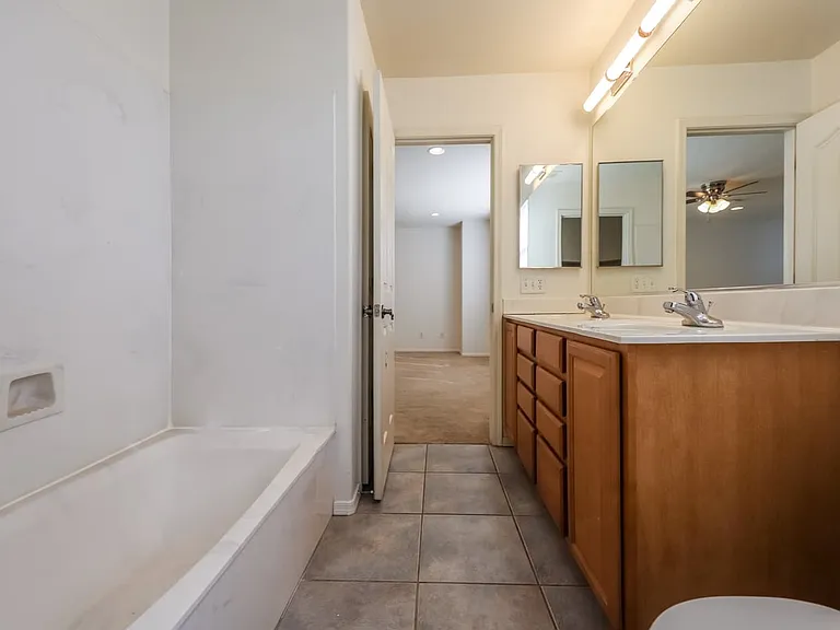 2083 S McConnell Dr — Photo 23
