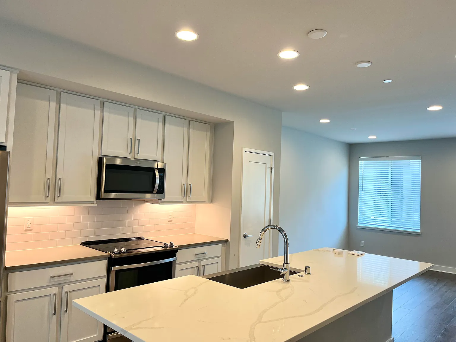 3 bed, 3.5 bath, 1603 sqft, $3,250 — Photo 3