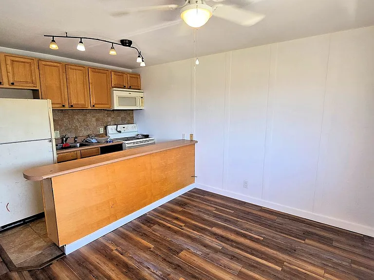 2136 Konou Pl #201 — Photo 6