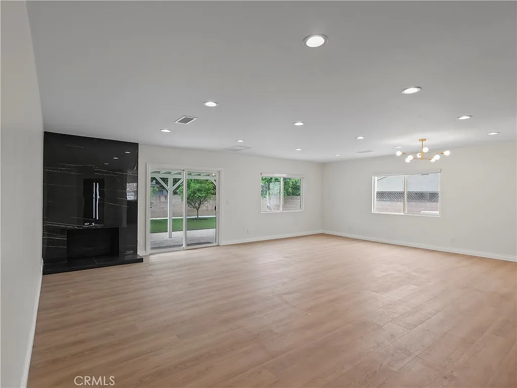 4 bed, 1711 sqft, $4,995 — Photo 2