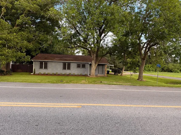 1102 E 2nd St, Sweeny, TX 77480