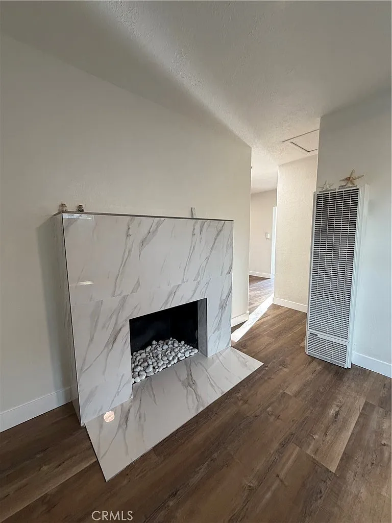 2 bed, 680 sqft, $2,300 — Photo 2