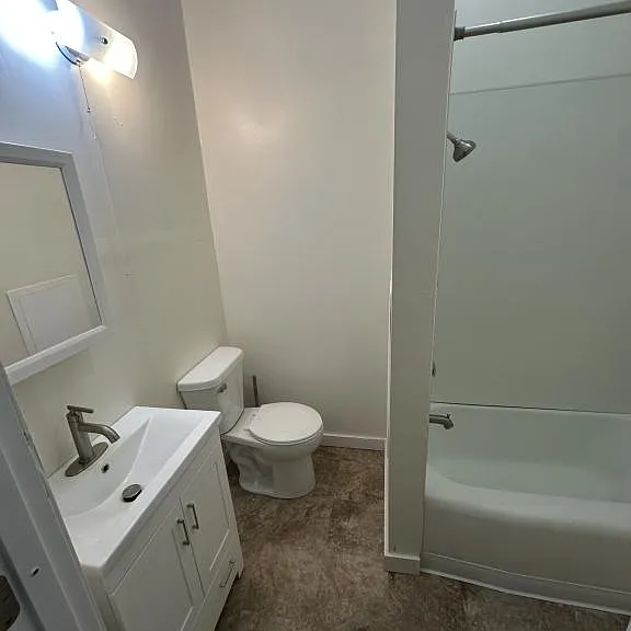 110 1/2 S Main St #3 — Photo 6