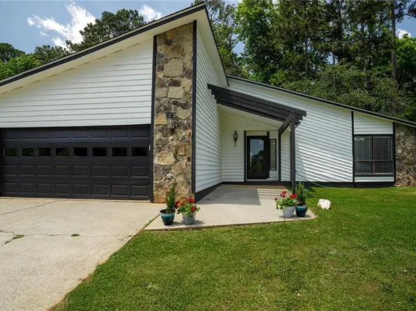 812 Steeple Chase Dr, Lawrenceville, GA 30044