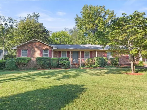2909 Marlborough Rd, Burlington, NC 27215