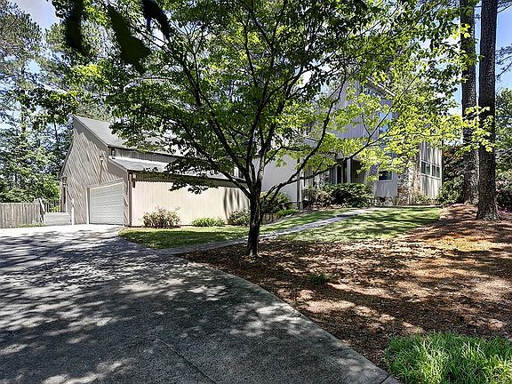 4th image of 260 Rhine Dr
