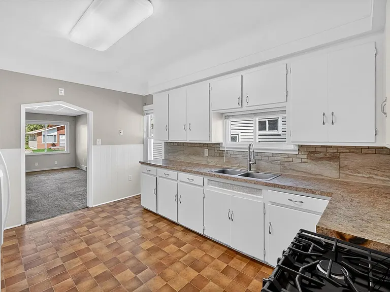 24408 Lambrecht Ave #2 — Photo 8