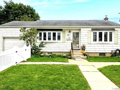 26 Seward Street, West Babylon, NY, 11704