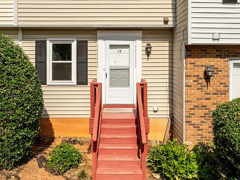 15 Astor Ct — Photo 3