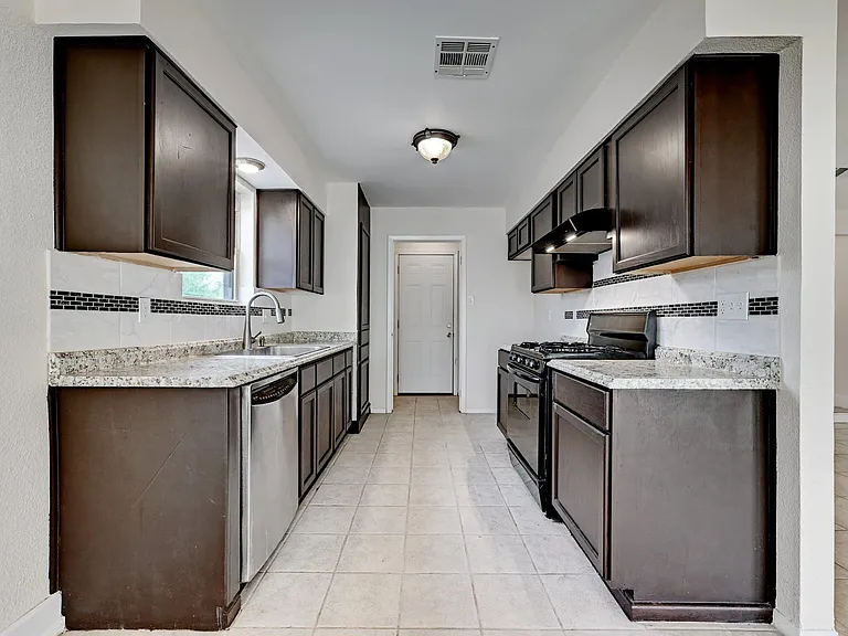 509 Greenway Dr — Photo 7