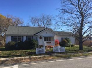 17 S Hampton Rd, Amesbury, MA 01913