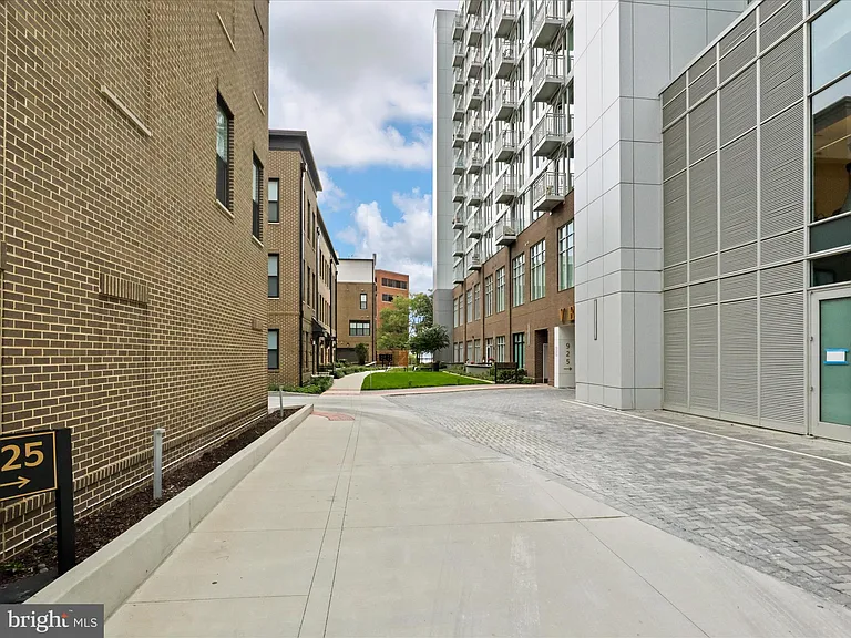 925 N Fairfax St #704 — Photo 31