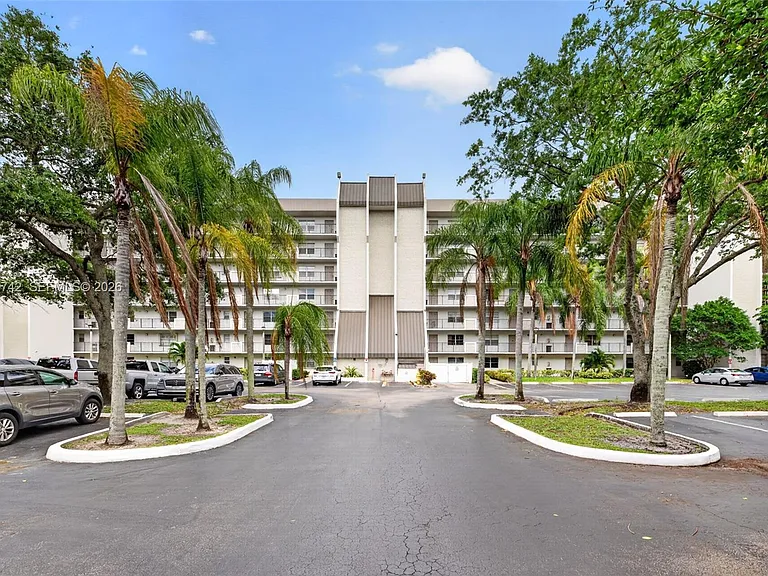 3100 W Rolling Hills Cir #303 — Photo 4