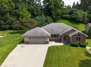 2011 Hollow Cir, West Bend, WI 53090