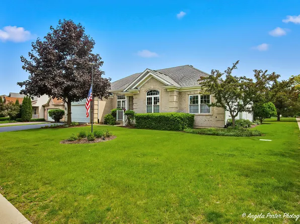 4641 4th St, Winthrop Harbor, IL 60096