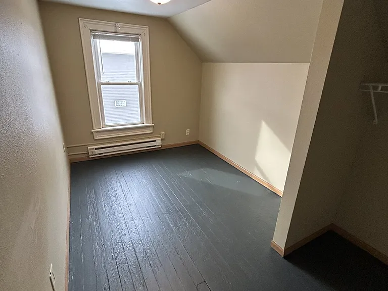 225 10th Ave — Photo 12