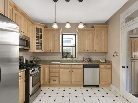 4th image of 1170 S Clarkson St