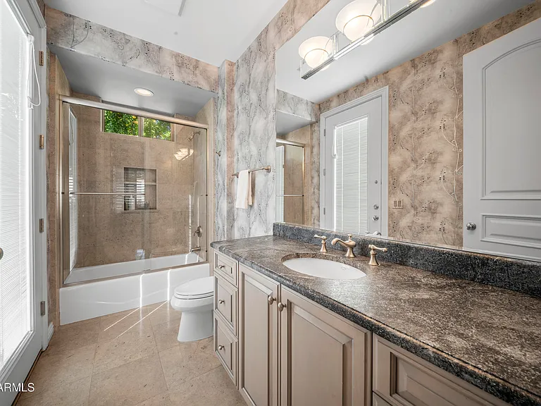 8350 E Via Del Sol Dr — Photo 32