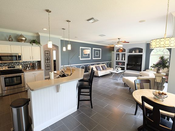 5th image of 10688 Grand Riviere Dr