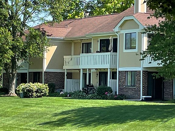 3rd image of 1020 Boxwood Ct #C