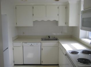 4726 29th St S APT B2, Arlington, VA 22206
