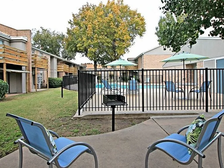 Autumn Woods Apartments — Photo 6