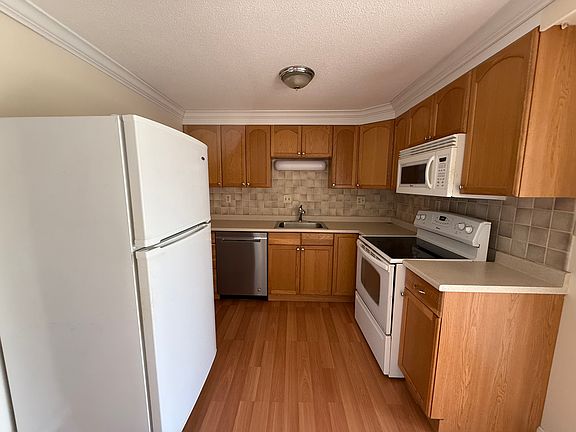 4th image of 40 Washington Park Dr #5