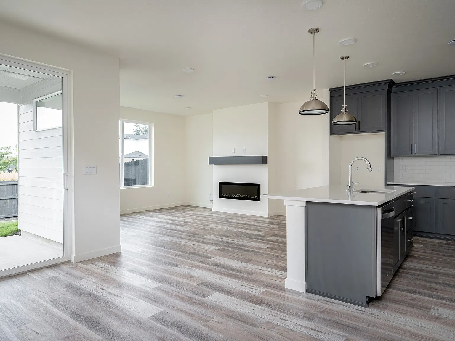 3 bed, 2.5 bath, 1734 sqft, $2,580 — Photo 3