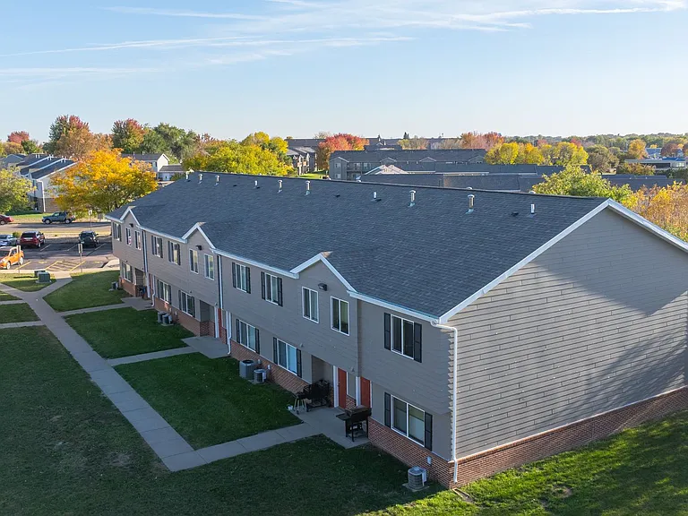 Quail Hollow Townhomes — Photo 19