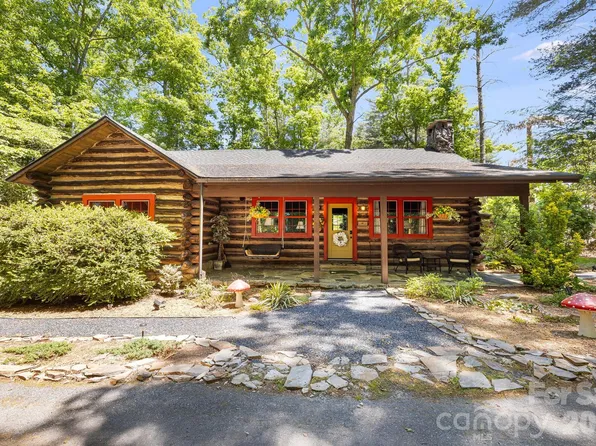 128 Tee Off Ln, Hendersonville, NC 28792
