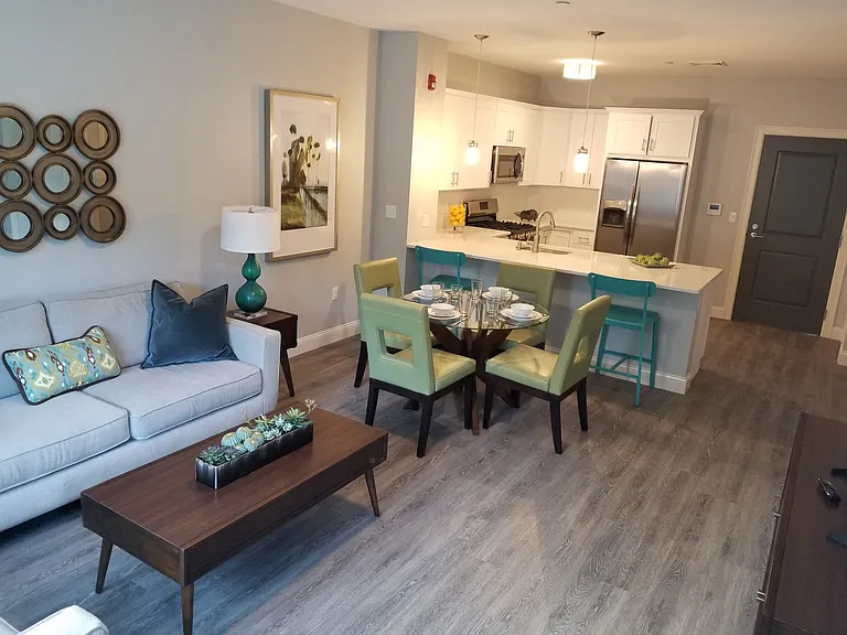 Four Winds Apartments — Photo 8
