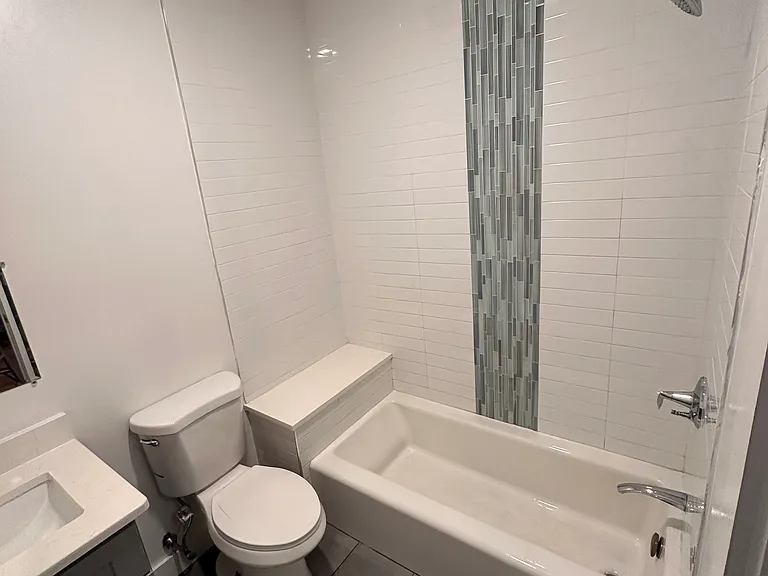 14 Touraine Ave #2L — Photo 3