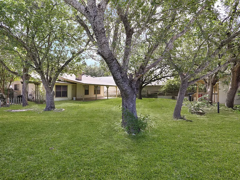 11009 Almond Park — Photo 6