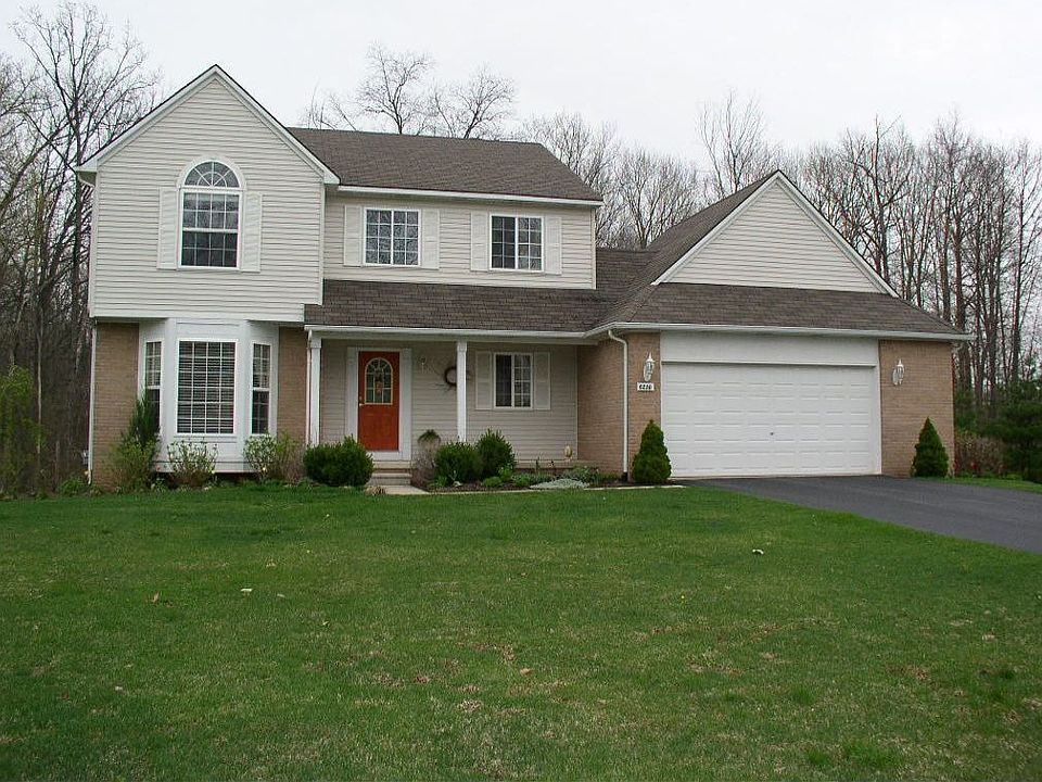 Howell/Genoa Twp. Colonial on 1/2 Acre Lot