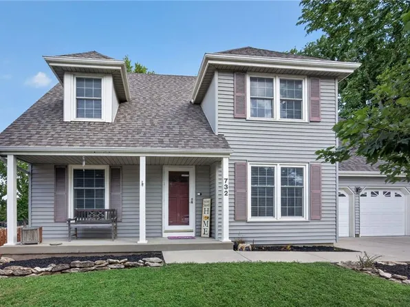 732 N Persimmon Dr, Olathe, KS 66061