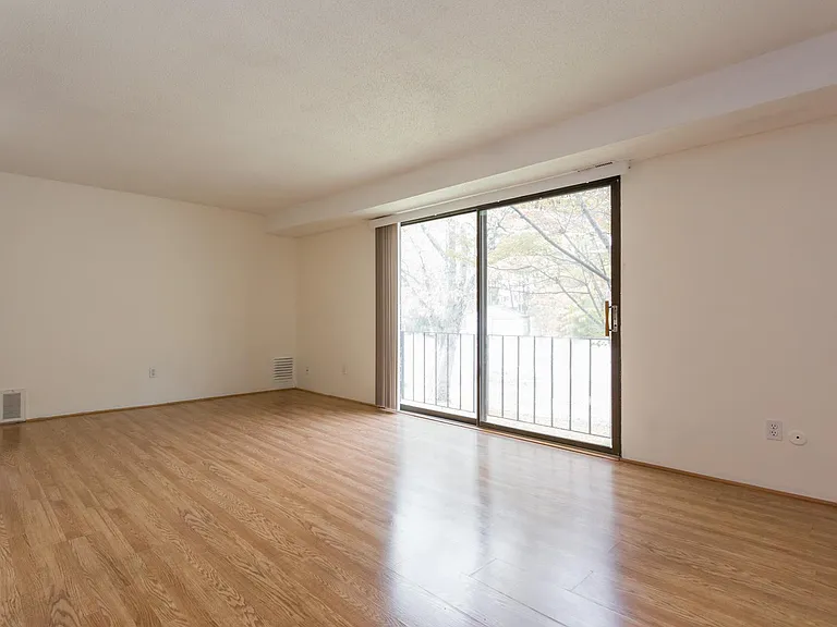 4 Brookside Dr #7 — Photo 6