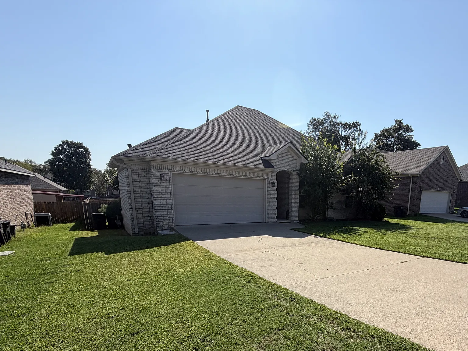 3 bed, 1889 sqft, $2,000 — Photo 2