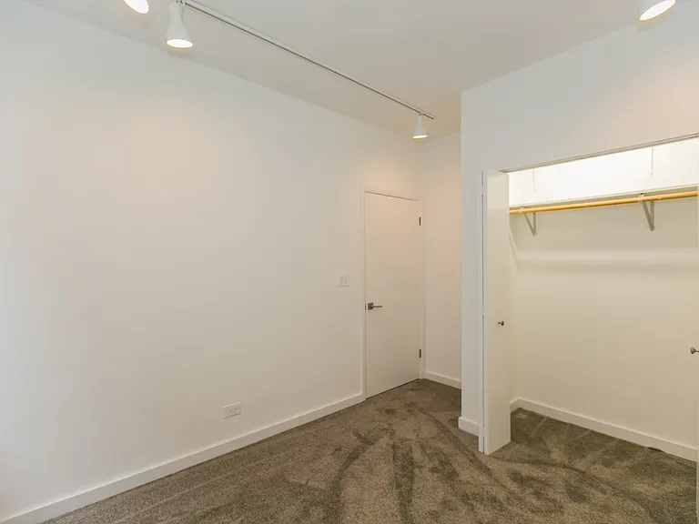 2526-44 N Clark St — Photo 13
